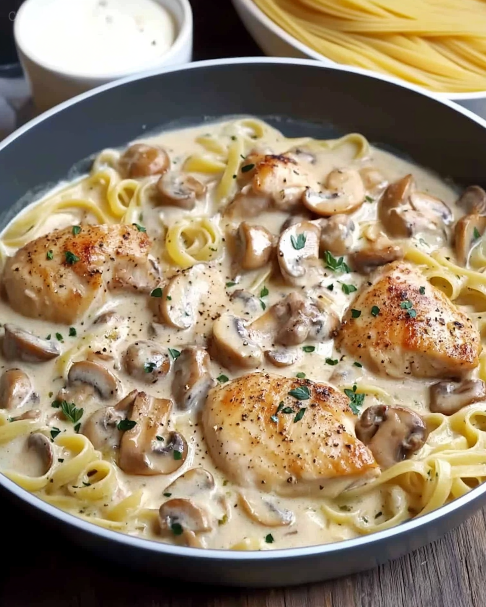 Pâtes Crémeuses au Poulet et Champignons